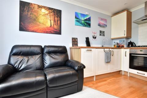 7 Firs Close, Caterham, CR3 5GY