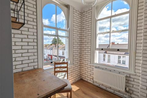 Flat D, 16 Rutland Park, London, SE6 4LH