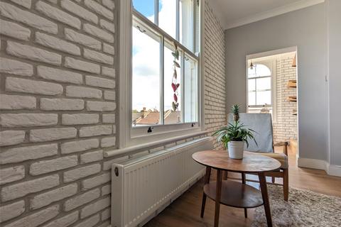 Flat D, 16 Rutland Park, London, SE6 4LH