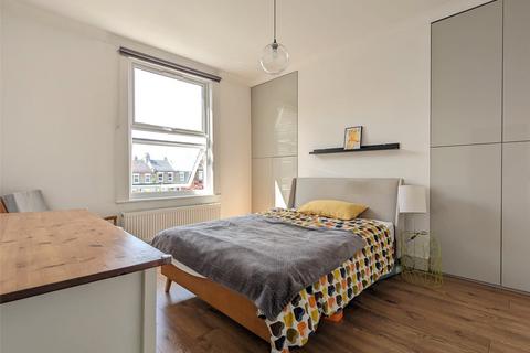 Flat D, 16 Rutland Park, London, SE6 4LH