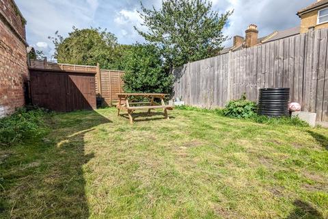 Flat D, 16 Rutland Park, London, SE6 4LH