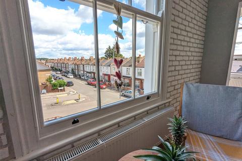 Flat D, 16 Rutland Park, London, SE6 4LH