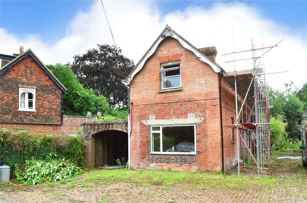 Haxted Road, Lingfield, Surrey, RH7 3 bed detached house for sale £