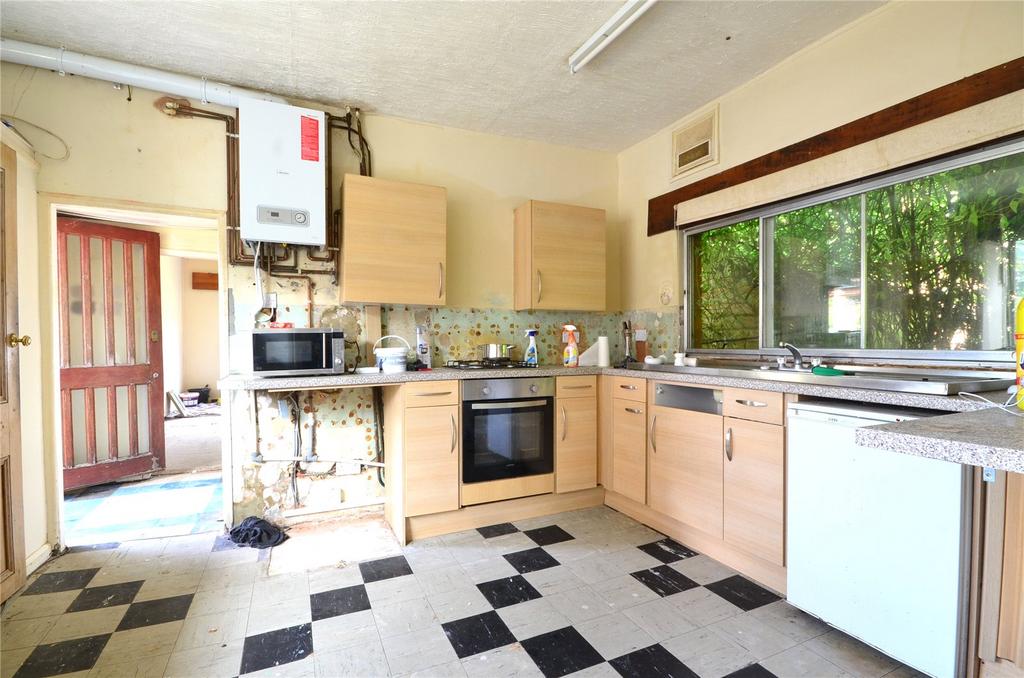 Haxted Road, Lingfield, Surrey, RH7 3 bed detached house for sale £