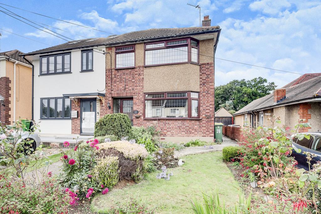 Trinity Road, Rayleigh, SS6 3 bed semidetached house for sale £350,000