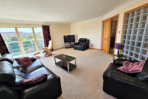 3 bedroom flat to rent, Polmuir Road, Ferryhill, Aberdeen, AB11