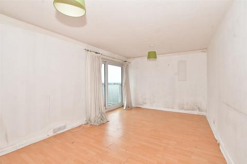 2 bedroom flat for sale, Basinghall Gardens, Sutton, Surrey