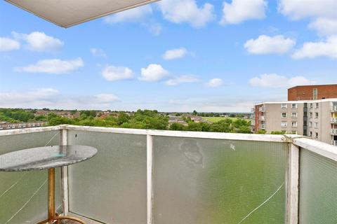 2 bedroom flat for sale, Basinghall Gardens, Sutton, Surrey
