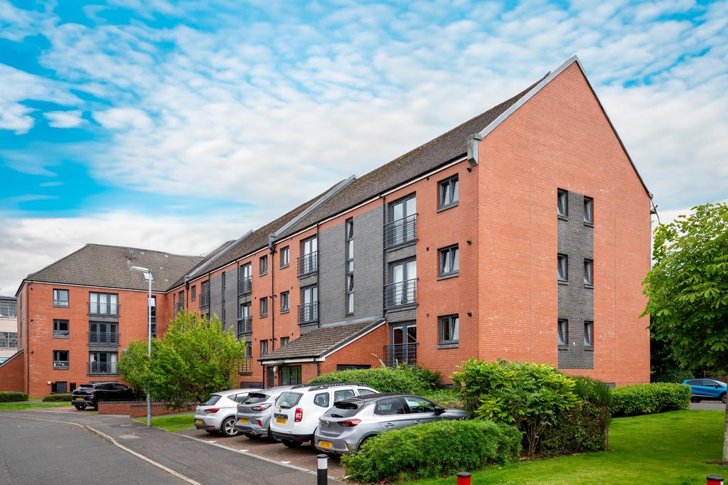 Craigend Circus, Flat 1/2, Anniesland, Glasgow, G13 2TY 2 bed flat for