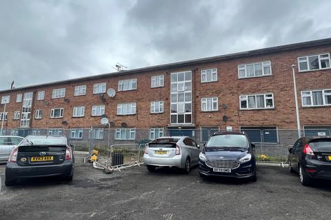 3 bedroom flat to rent, No Deposit Option, Little Gearies, Barkingside IG6