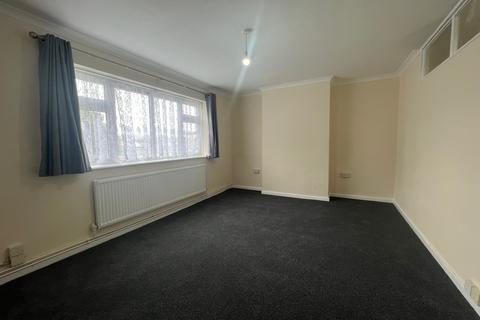 3 bedroom flat to rent, No Deposit Option, Little Gearies, Barkingside IG6