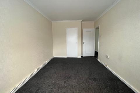 3 bedroom flat to rent, No Deposit Option, Little Gearies, Barkingside IG6