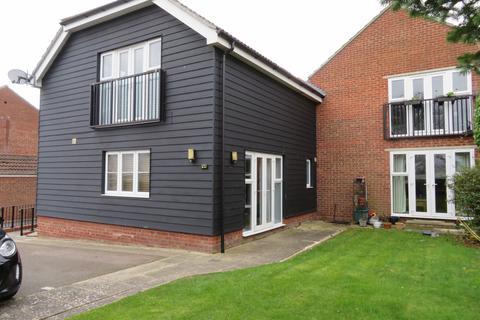 2 bedroom flat to rent, Westwood Drive, West Mersea, CO5 8PH