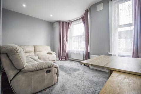 2 bedroom flat to rent, Byron Avenue, London, E12