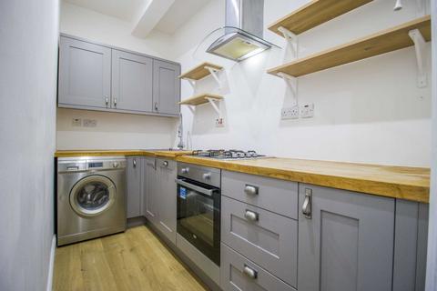 2 bedroom flat to rent, Byron Avenue, London, E12