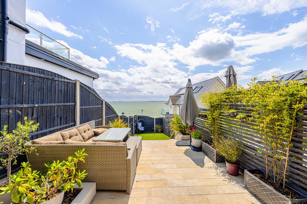 Leigh Hill, Leighonsea, SS9 4 bed end of terrace house £3,250 pcm (£750 pw)