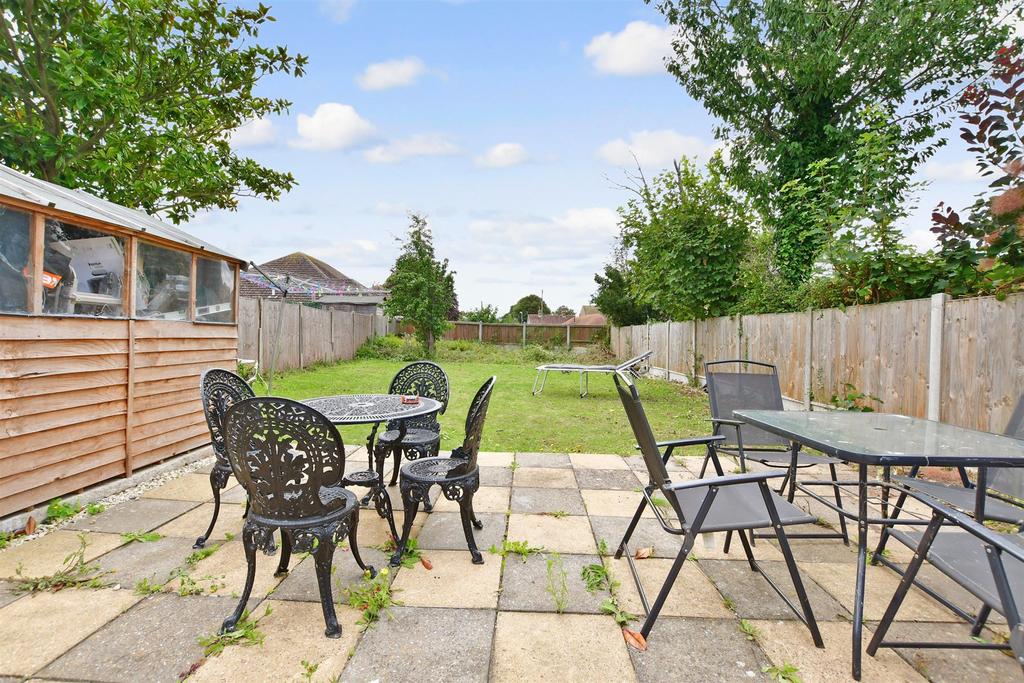 Park Avenue, Birchington, Kent 2 bed semidetached bungalow for sale