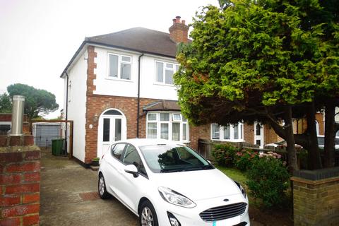 38 School Road, Ashford, TW15 2AJ