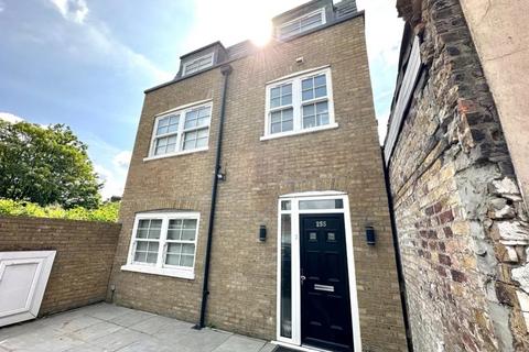 4 bedroom terraced house for sale, Sprowston Mews, London, E7 9AE