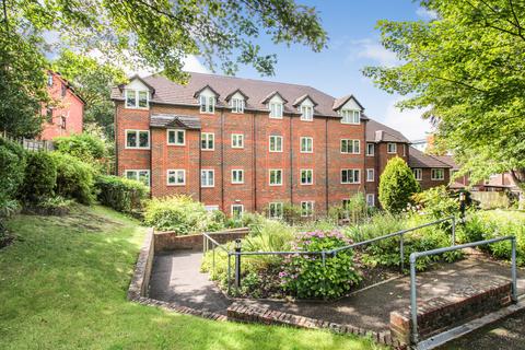 2 bedroom retirement property for sale, Flat 24, Meadsview Court, Farnborough, Hampshire, GU14