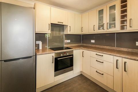 2 bedroom retirement property for sale, Flat 24, Meadsview Court, Farnborough, Hampshire, GU14