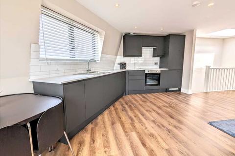 3 bedroom apartment to rent, Mount Road, London, Wimbledon Park