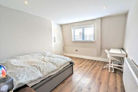 3 bedroom apartment to rent, Mount Road, London, Wimbledon Park