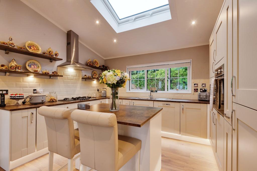 Westhorpe Park, Marlow, Buckinghamshire, SL7 2 bed park home for sale £385,000
