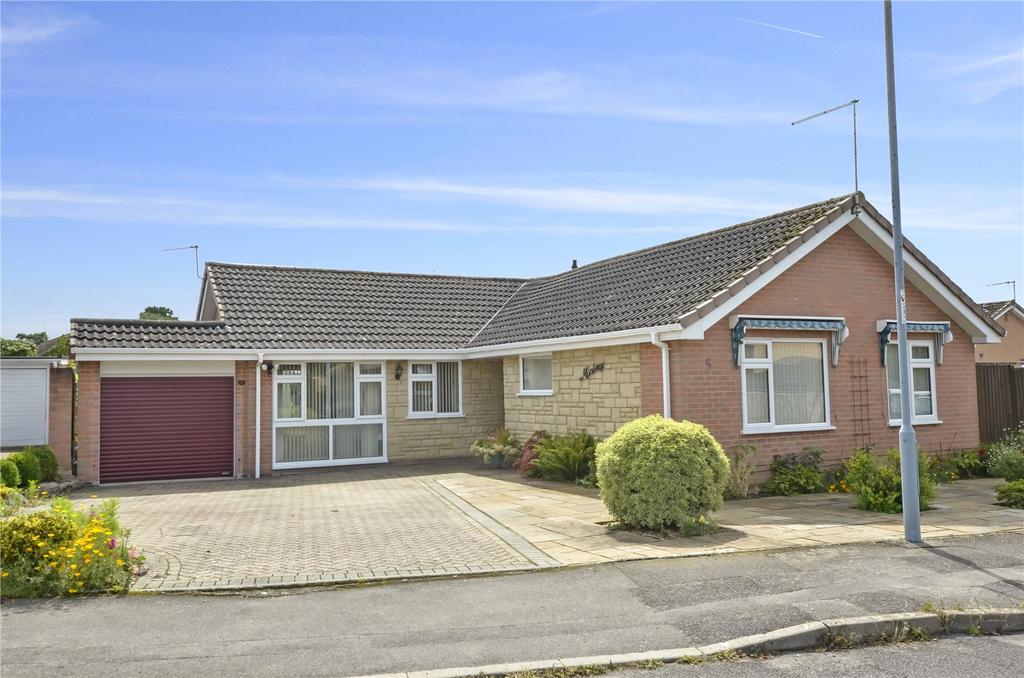 Woolslope Road, West Moors, Ferndown, Dorset, BH22 4 bed bungalow for