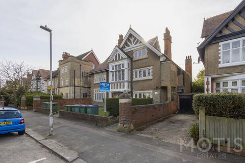 2 bed flat/apartment for rent in Grimston Avenue, Folkestone, CT20
