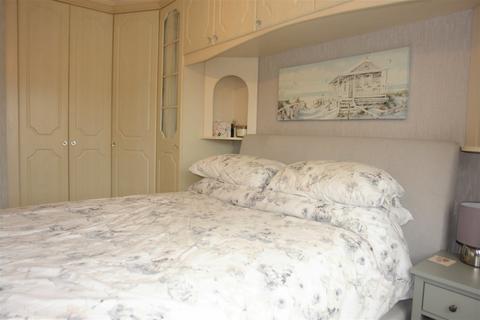 44 Birchwood, Chadderton, Oldham, OL9 9UH