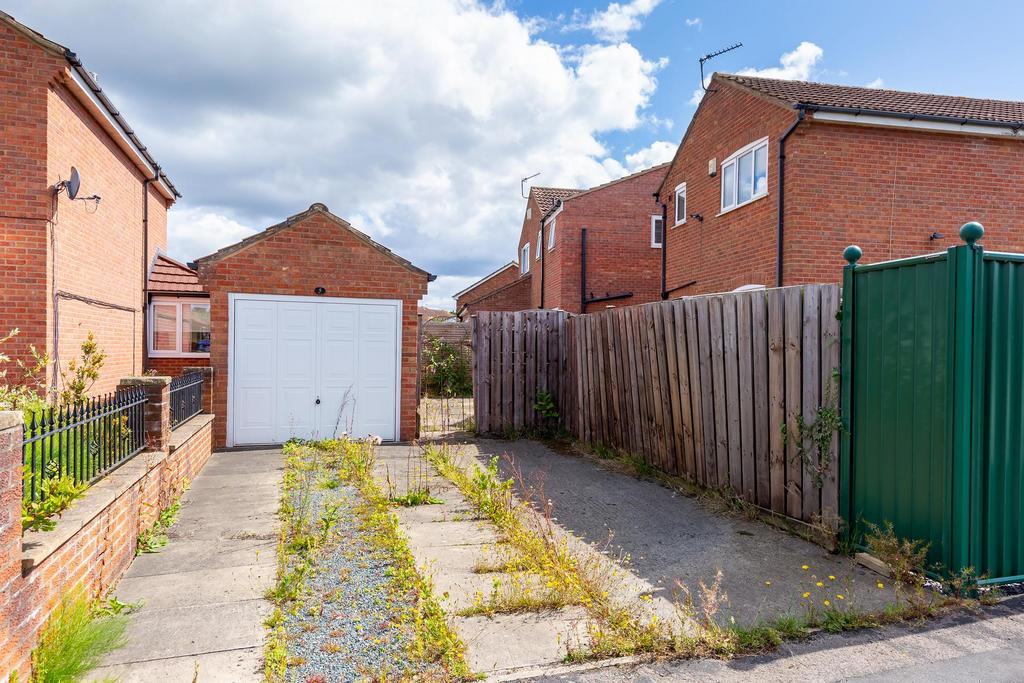 Dee Close, York, North Yorkshire, YO24 2XP 3 bed detached house for