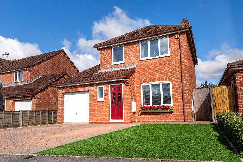 Broadmanor, Pocklington, York, YO42 2GB 3 bed detached house £315,000