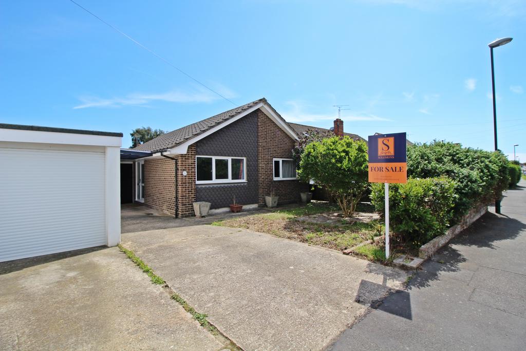 Carlton Avenue, Bognor Regis PO21 2 bed detached bungalow for sale £
