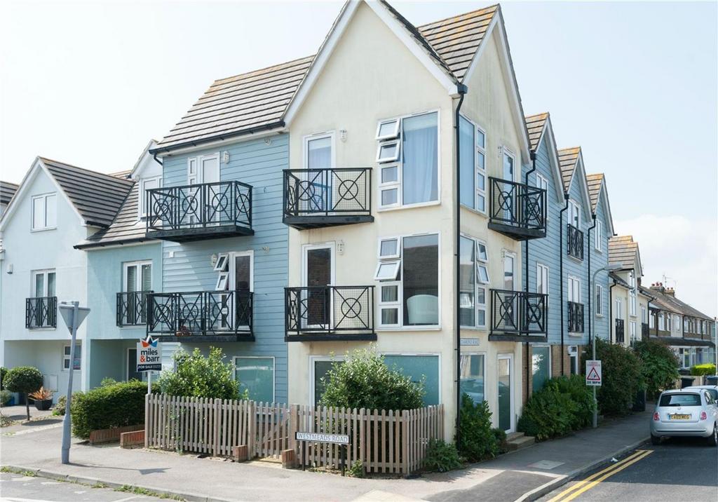 Diamond Road, Whitstable, CT5 2 bed flat for sale £295,000