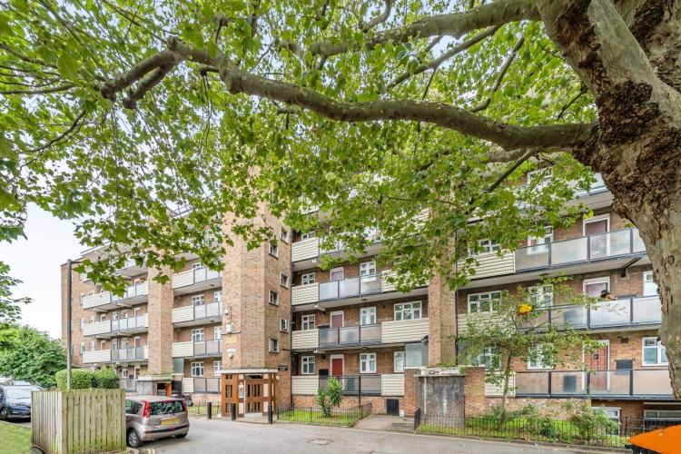 West Hill Wandsworth SW18 3 bed apartment £2,750 pcm (£635 pw)