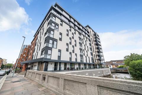 2 bedroom flat for sale, Central Reading,  Sought after central location with balcony overlooking river,  RG1