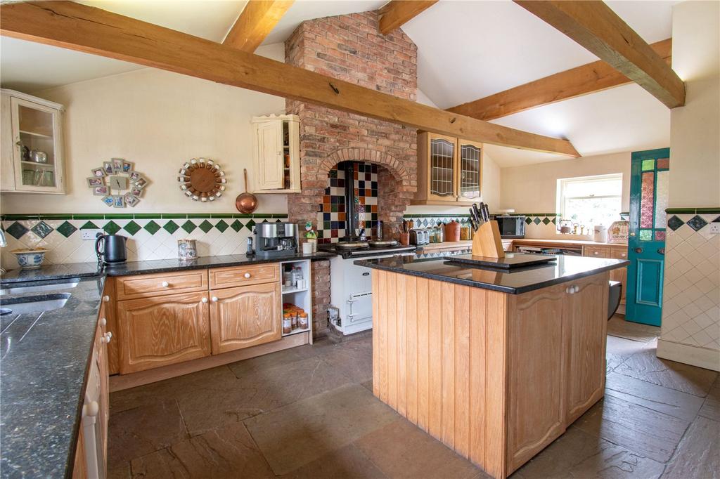 Low Street, Beckingham, Doncaster, South Yorkshire, DN10 5 bed detached