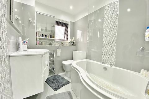 30 Harlequin Close, Isleworth, TW7 7LA