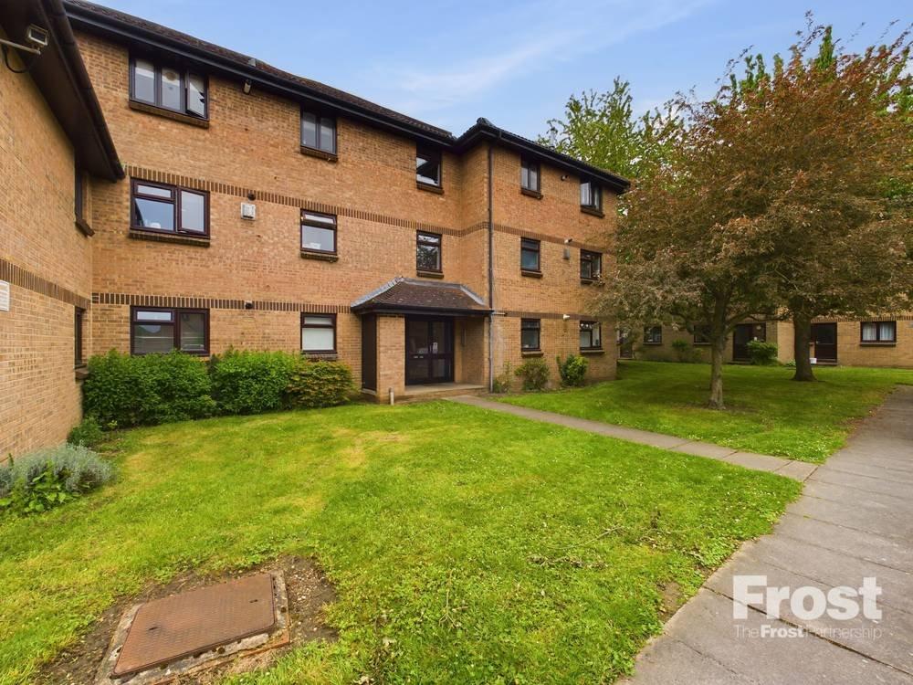 Vicarage Way, Colnbrook, Berkshire, SL3 2 bed apartment for sale £250,000