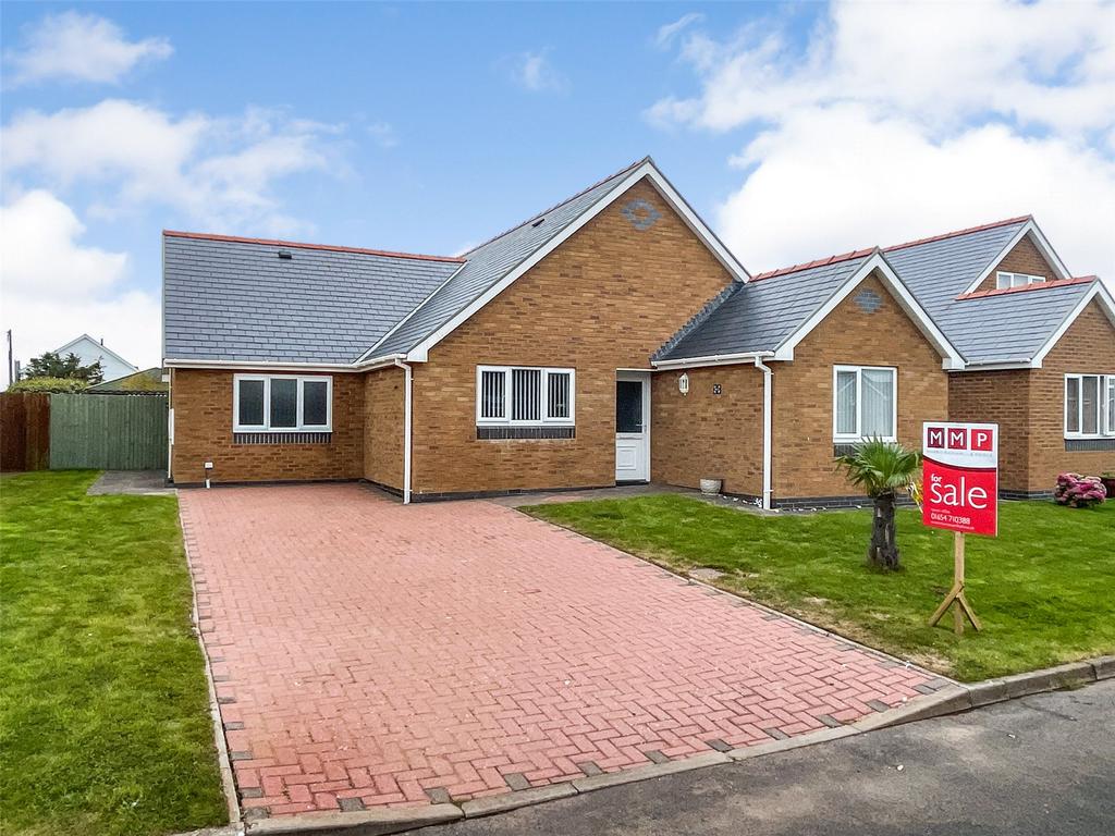 Warwick Place, Tywyn, Gwynedd, LL36 3 bed bungalow for sale £349,995
