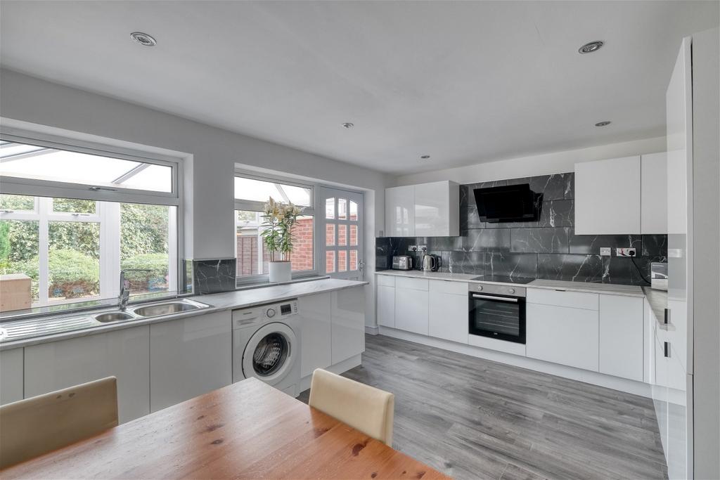 Chalfont Close, Worcester, WR3 7HL 2 bed end of terrace house for sale