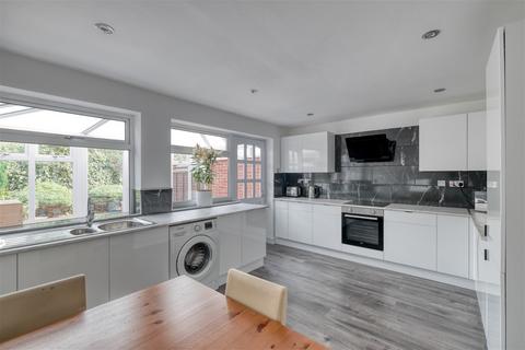 25 Chalfont Close, Worcester, WR3 7HL