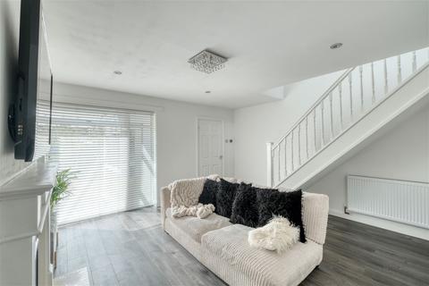 25 Chalfont Close, Worcester, WR3 7HL