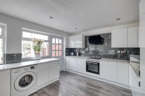 25 Chalfont Close, Worcester, WR3 7HL