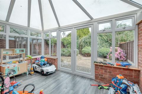 25 Chalfont Close, Worcester, WR3 7HL