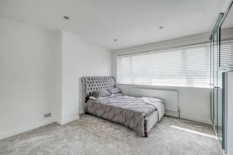 25 Chalfont Close, Worcester, WR3 7HL