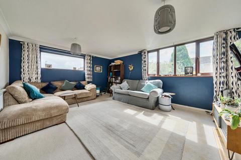 102 Early Road, Witney, OX28 1EU