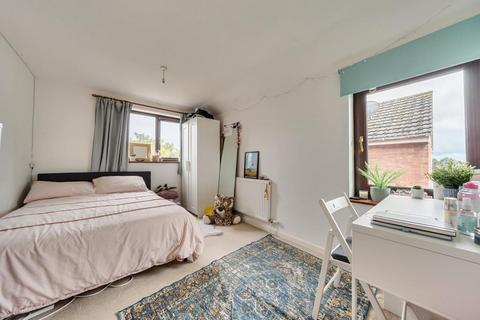 102 Early Road, Witney, OX28 1EU