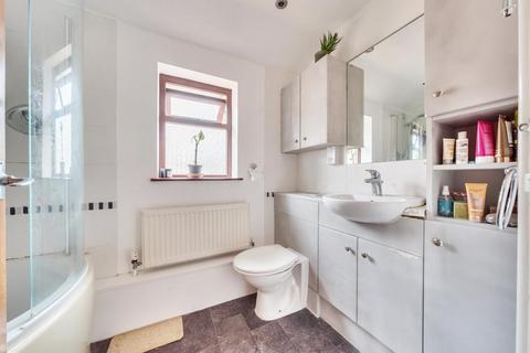 102 Early Road, Witney, OX28 1EU